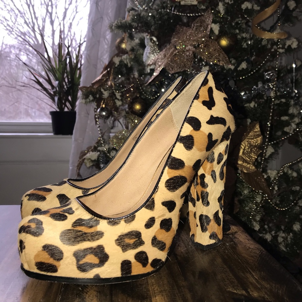 Steve Madden leopard pumps